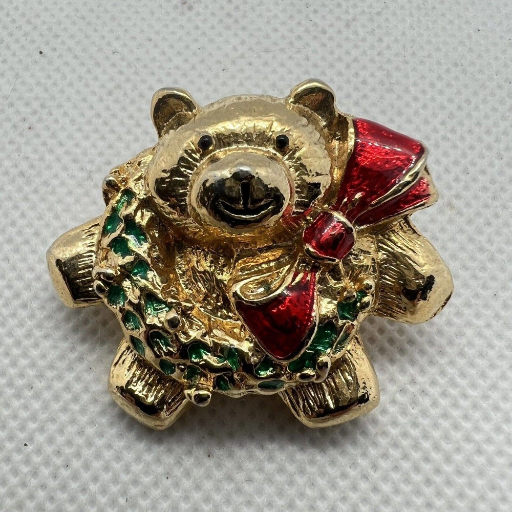 Chubby Teddy Bear Christmas Wreath Enamel Brooch Pin Gold Tone Vintage Holiday